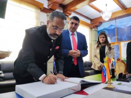 Jehsyon Guzmán-embajador de la India