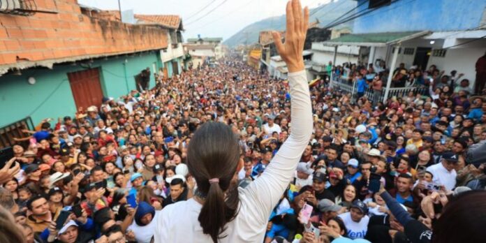 María Corina en Pueblo Llano