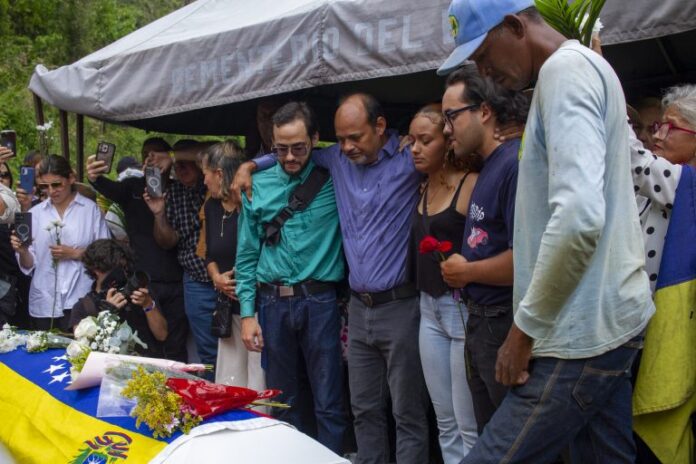 Entierro de Carmen Nava