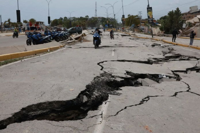 carretera-terremoto-grietas