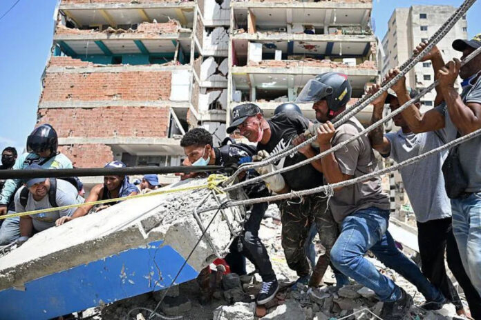 rescatistas-post-terremoto-venezuela